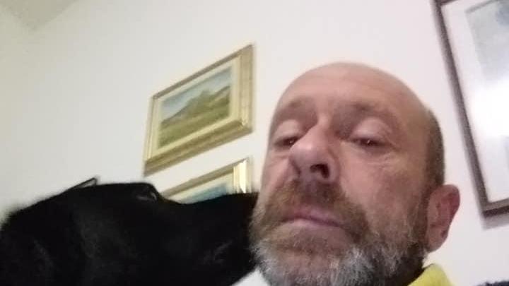 Daniele Rosticci, 50 anni, con il suo cane