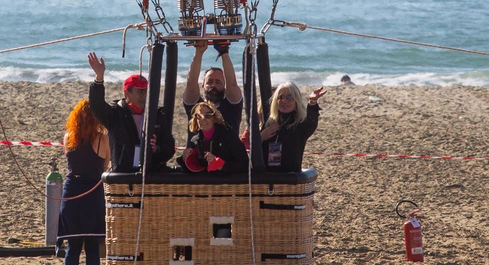 Carnevale di Viareggio, un secondo corso pirotecnico: carri in notturna e lo spettacolo dei fuochi 