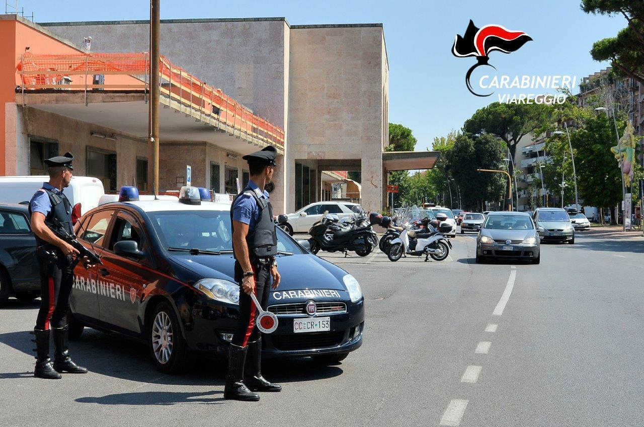 Viareggio, massacrarono di botte un trentenne alla stazione per rapinarlo: arrestati tre ragazzini  