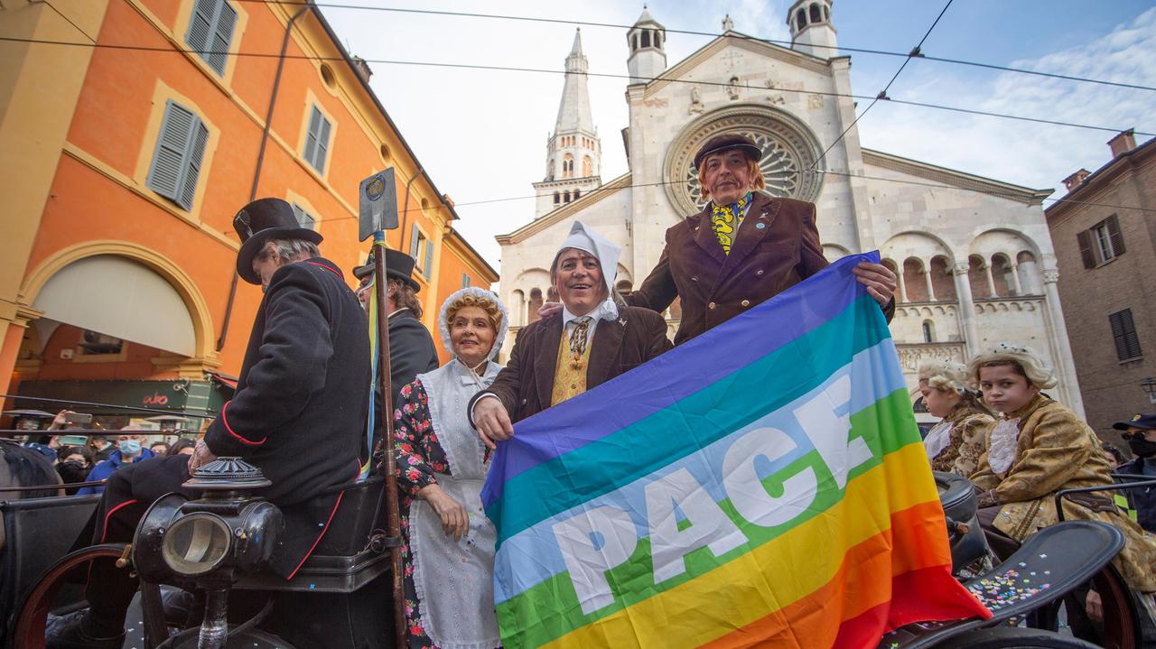 Modena. Il ritorno dello Sproloquio - Rivedi il discorso della famiglia Pavironica e leggi la versione integrale