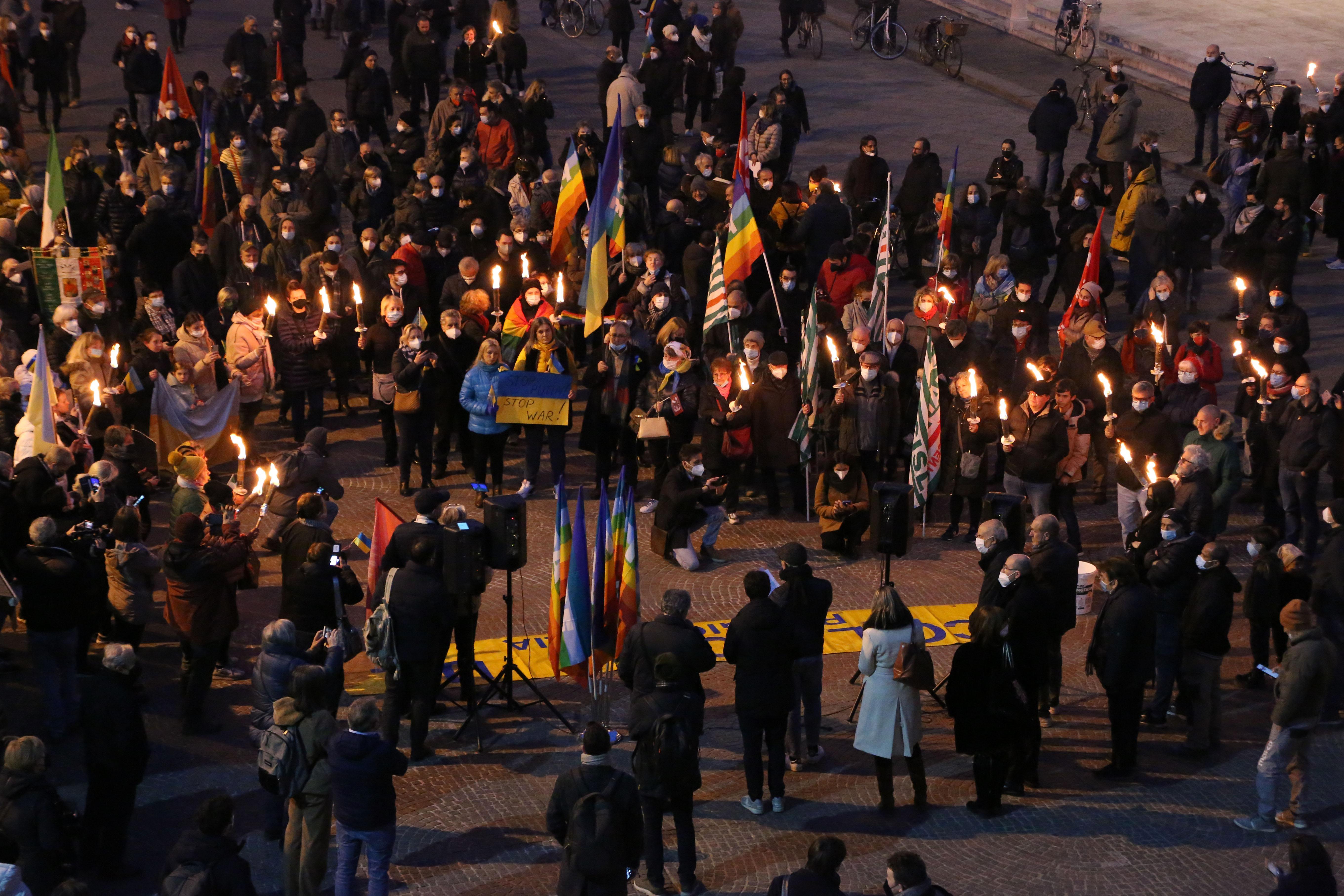 Guerra in Ucraina, Reggio Emilia scende in piazza per la pace: "Subito un cessate il fuoco"