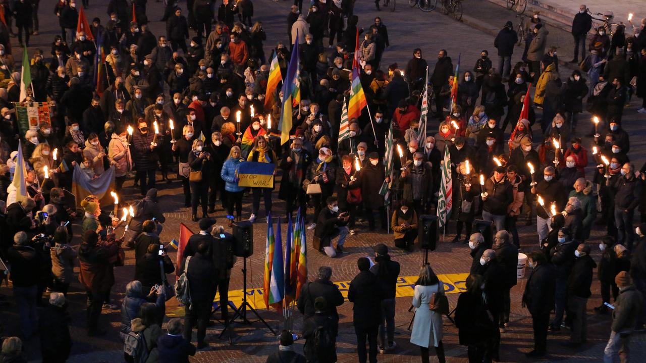 Guerra in Ucraina, Reggio Emilia scende in piazza per la pace: "Subito un cessate il fuoco"
