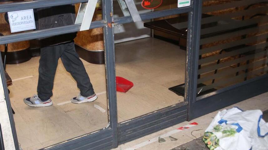 Reggio Emilia, nell'agguato in viale Umberto I il 20enne ferito è stato anche rapinato