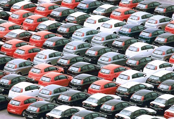 Avere un'auto nuova oggi è difficile: il settore è bloccato