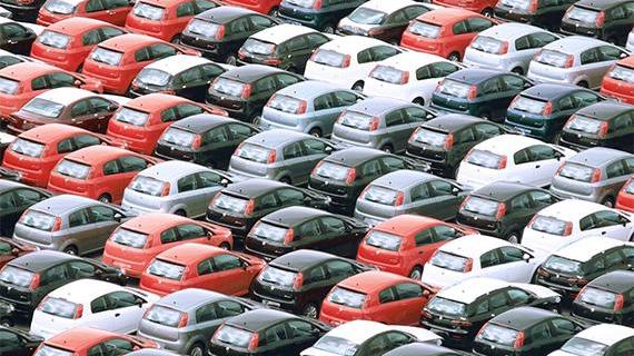 Avere un'auto nuova oggi è difficile: il settore è bloccato