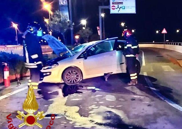 Schianto con l’auto sulla strada per l’aeroporto