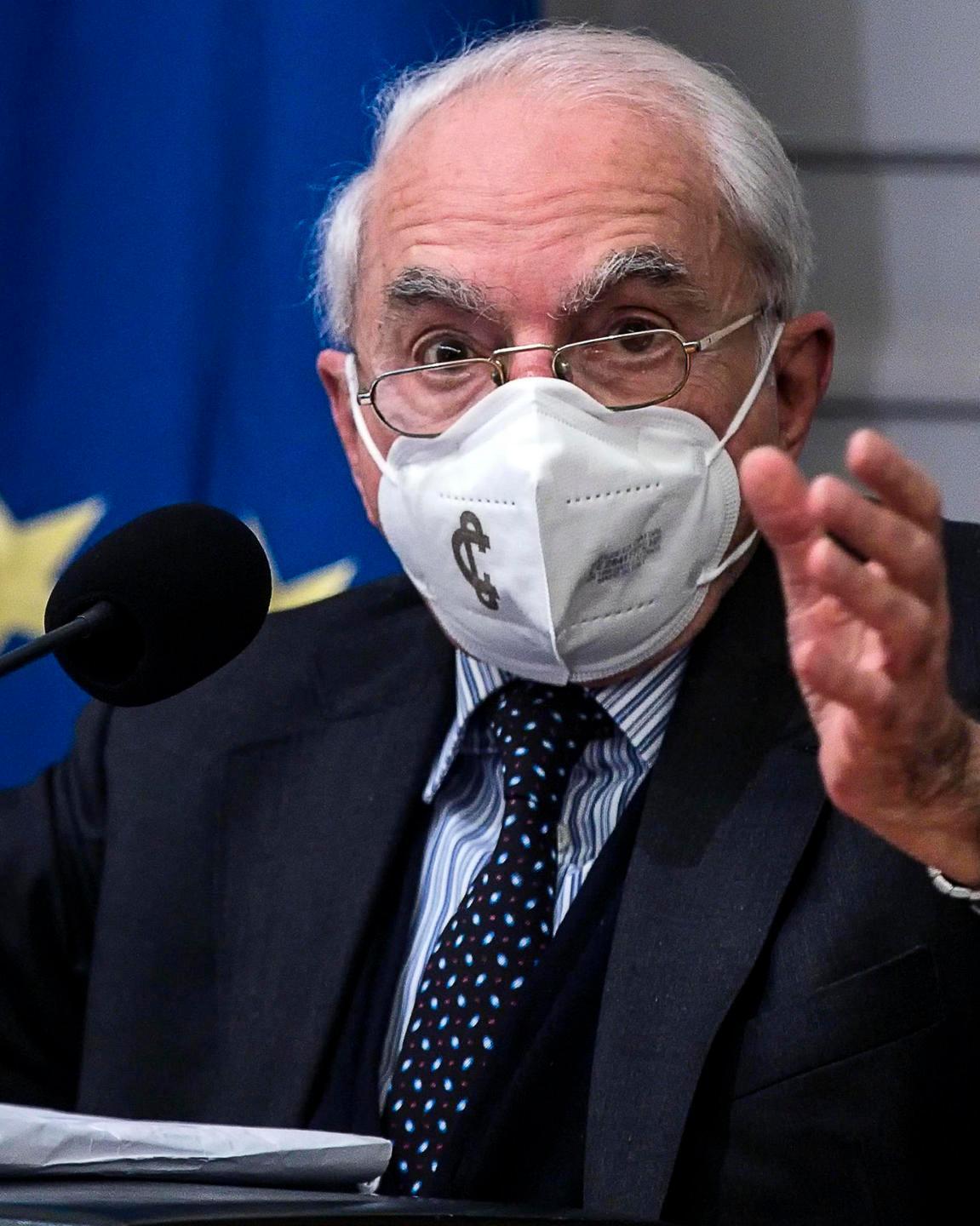 Chi non vuole più vivere sta soffrendo: rispettiamolo
