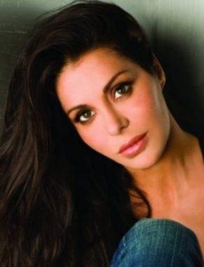 La cantante sassarese: «Silvio mi regalò una casa» 