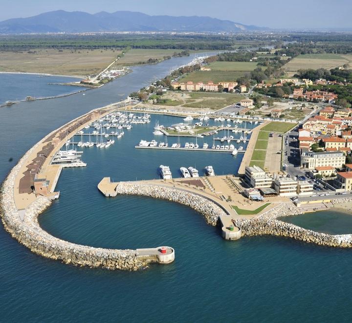 L'area del porto a Marina di Pisa