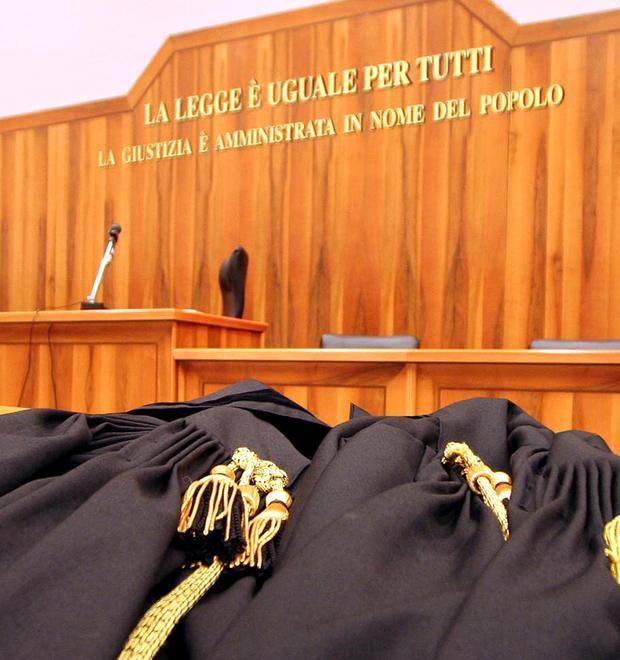 Fa bonifici dal conto della ditta e sottrae 28mila euro all’azienda per cui lavora: condannata al risarcimento 