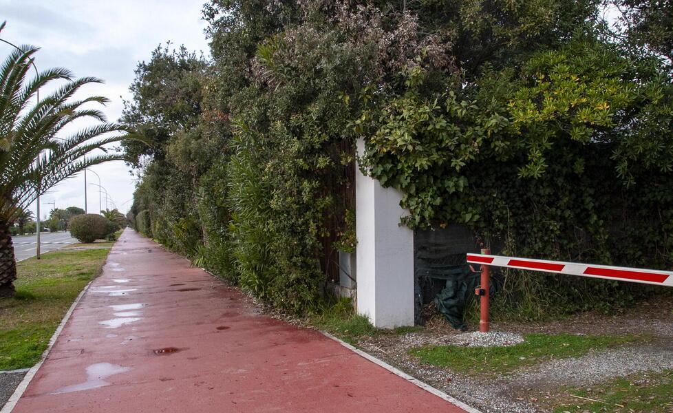 Il punto sul lungomare dove è avvenuta l’aggressione