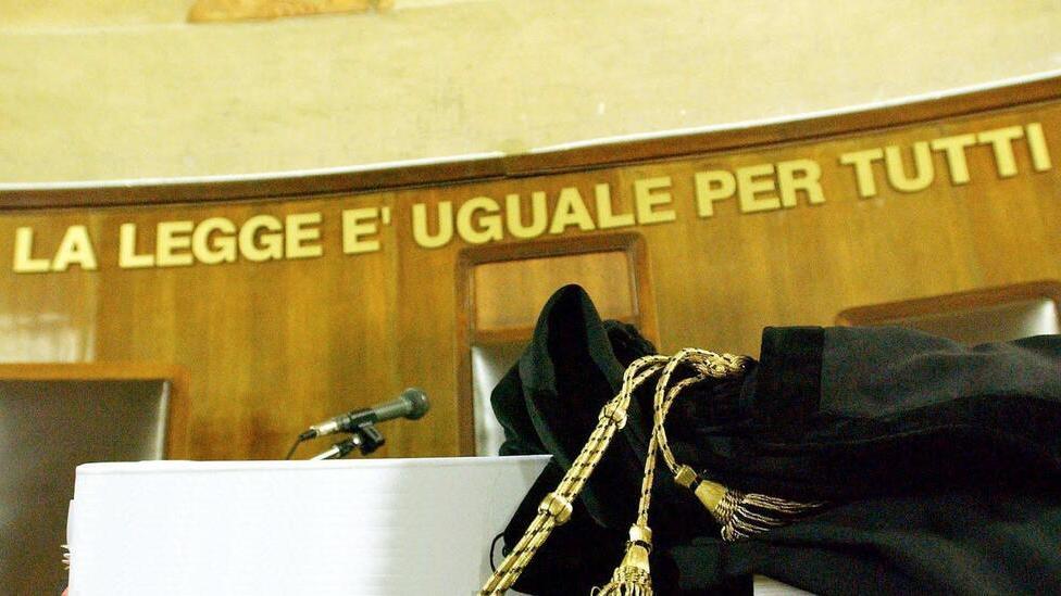 La donna è stata oggetto di minacce da parte del vicino di casa: ora c'è il processo per stalking condominiale