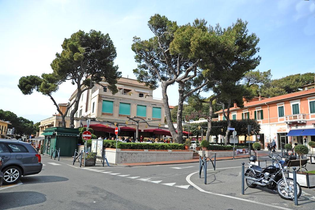 L’esterno del Caffè Ginori a Castiglioncello