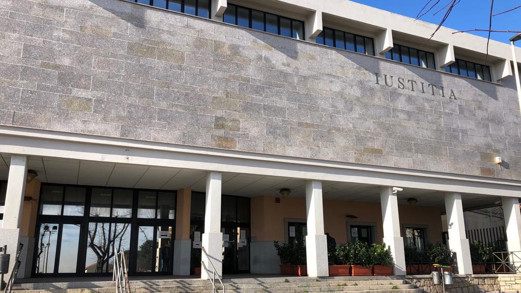 Presunto stupro a Baja Sardinia, il gip di Tempio nega l'archiviazione