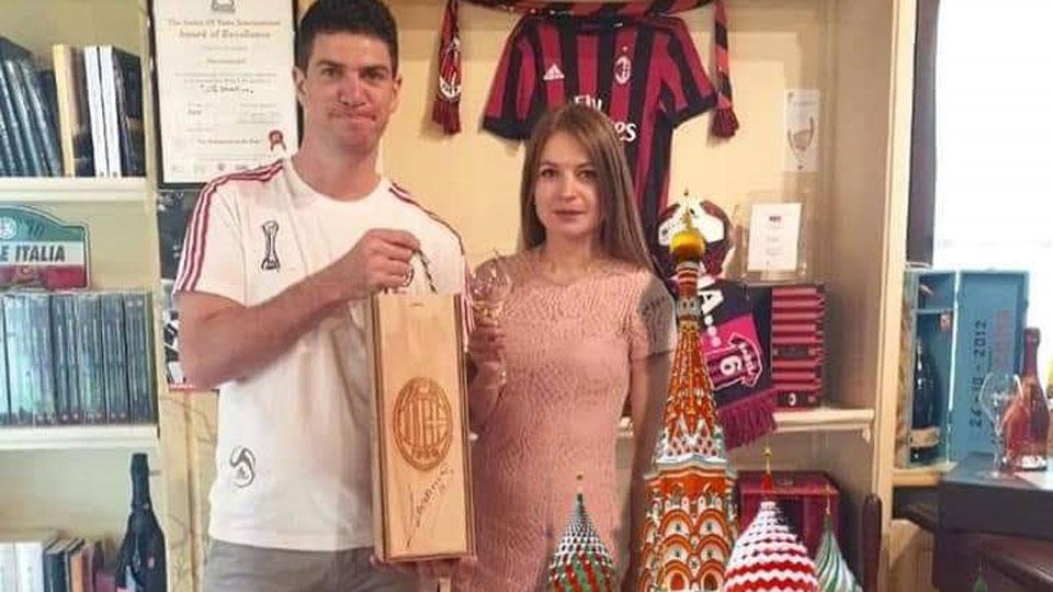 Domenico Raguseo con la moglie Olga nella loro casa di Mosca