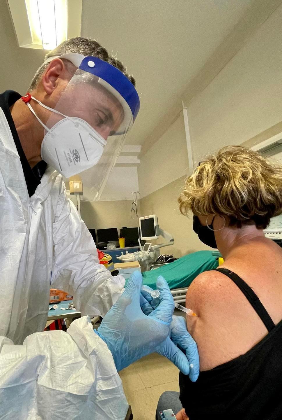 Domani al palazzetto Open day vaccinale