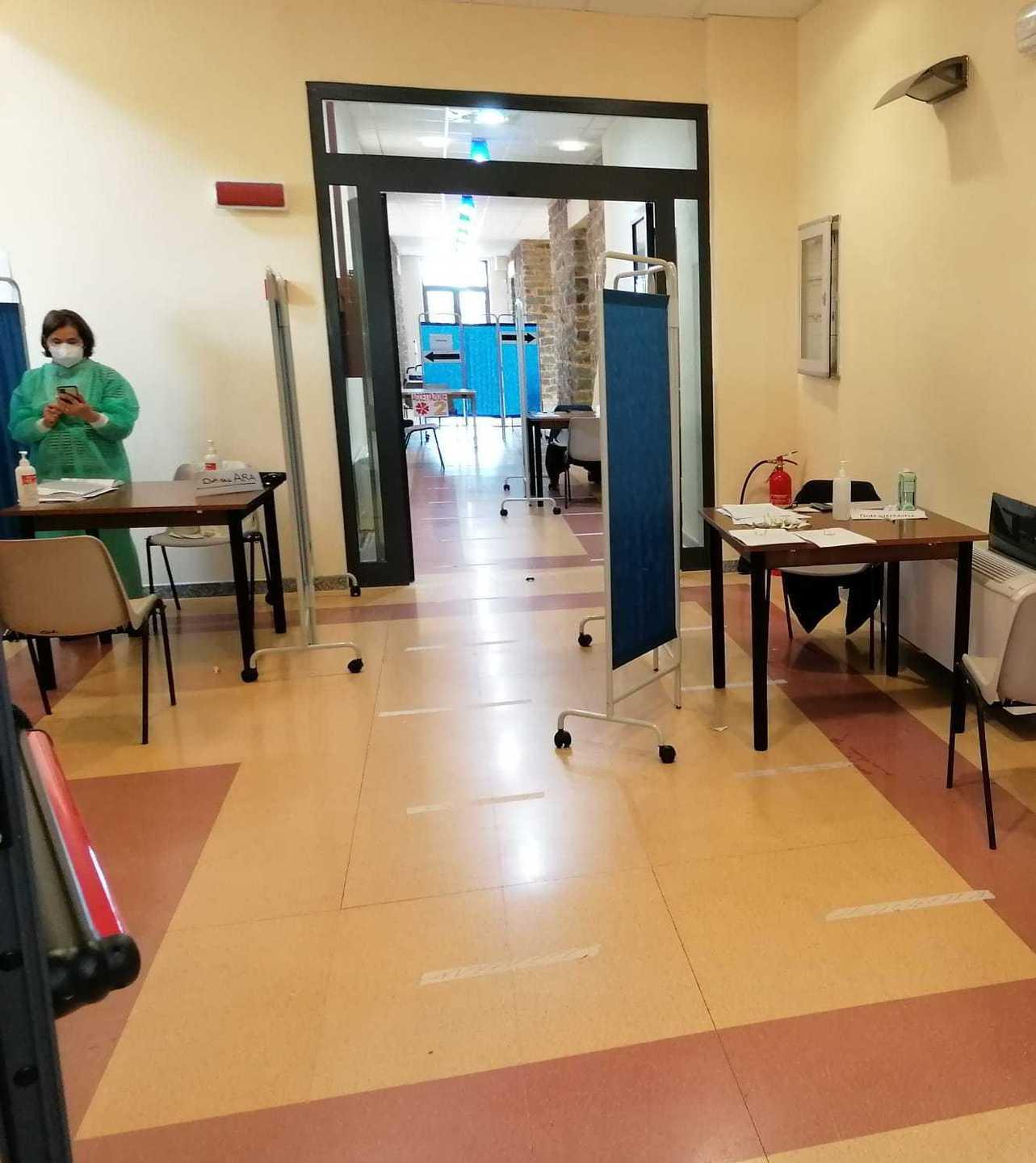 Due open day per i vaccini i contagi crescono del 60% 
