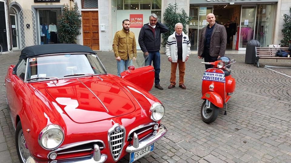 Da sinistra Belli, Leone, Salvino Salvadori (proprietario dell’Alfa Giulietta) e Puccinelli