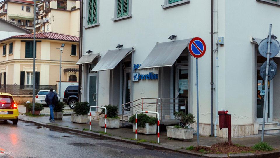 Le vetrine della Pescheria Rosellini ormai vuote (Foto Nucci)