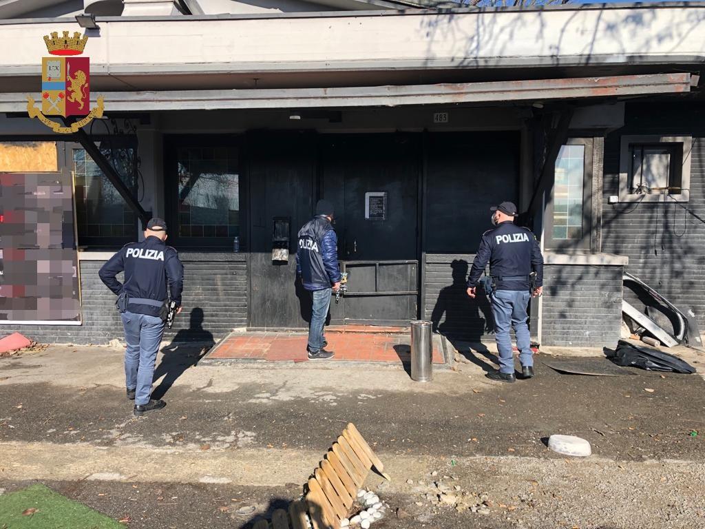 Modena, controlli della polizia in negozi di vicinato, bar, sale slot e circoli abusivo Scattano le multe 