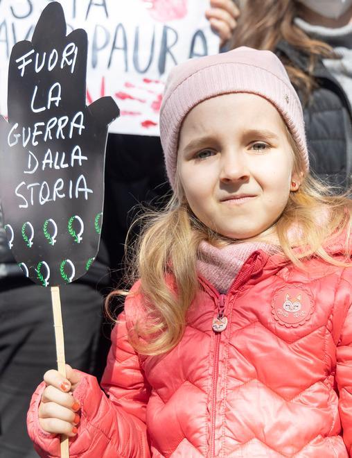 Modena si mobilita: raccolta di aiuti Oggi arriveranno i primi profughi 
