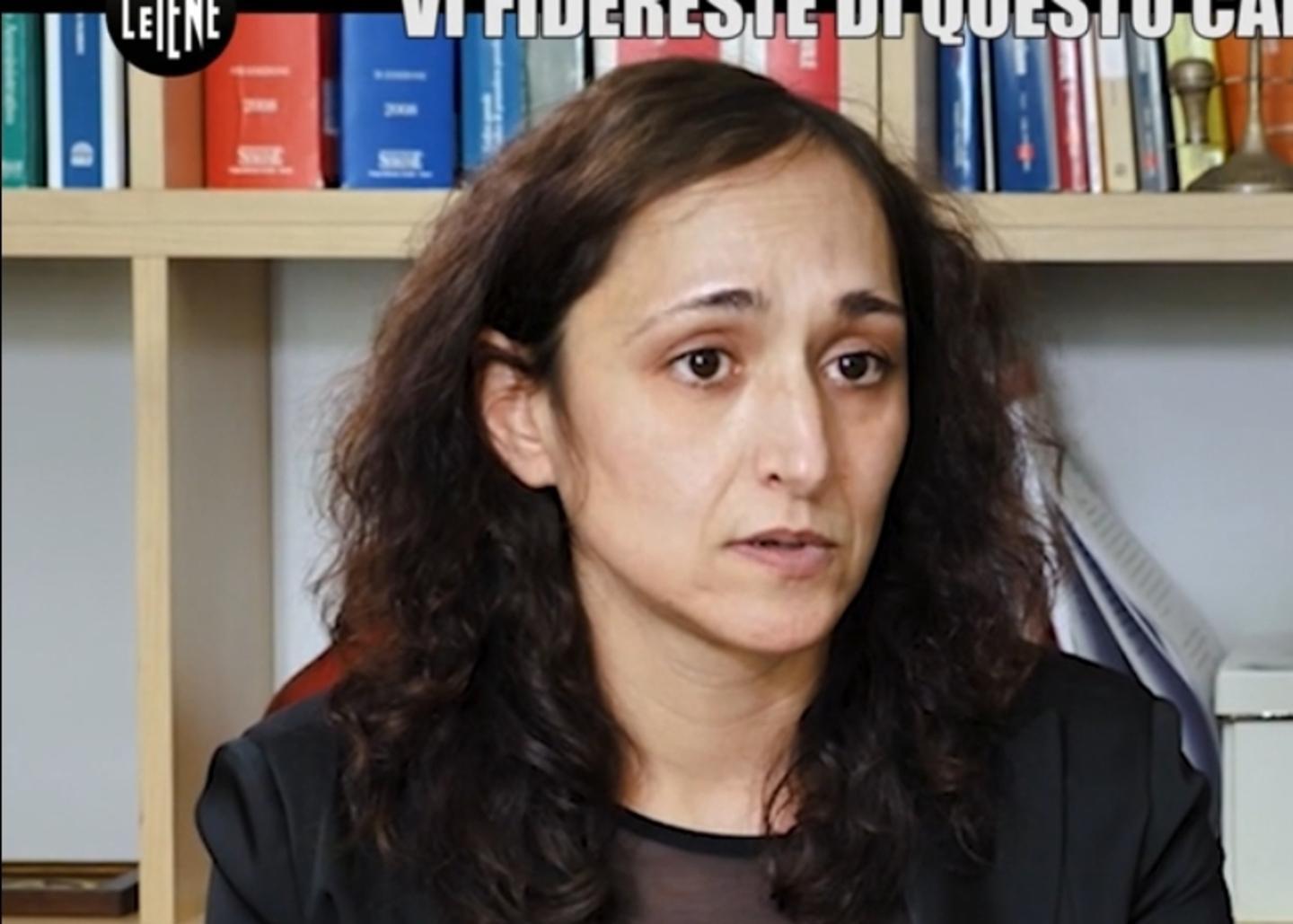 Le intestano tre società a sua insaputa 