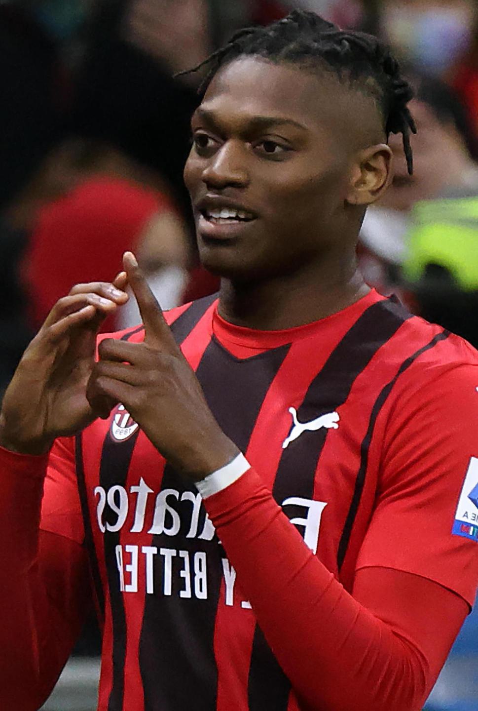 Nella corsa scudetto la sfida tra Milan e Inter finisce alla pari