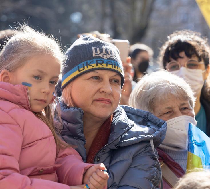 Gli ucraini di Modena e la guerra «Da soli impossibile sopravvivere» I messaggi dei parenti tra lacrime e paure 