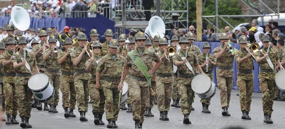 Carnevale di Viareggio, a dare il via al terzo corso sarà la fanfara degli alpini - Il programma 
