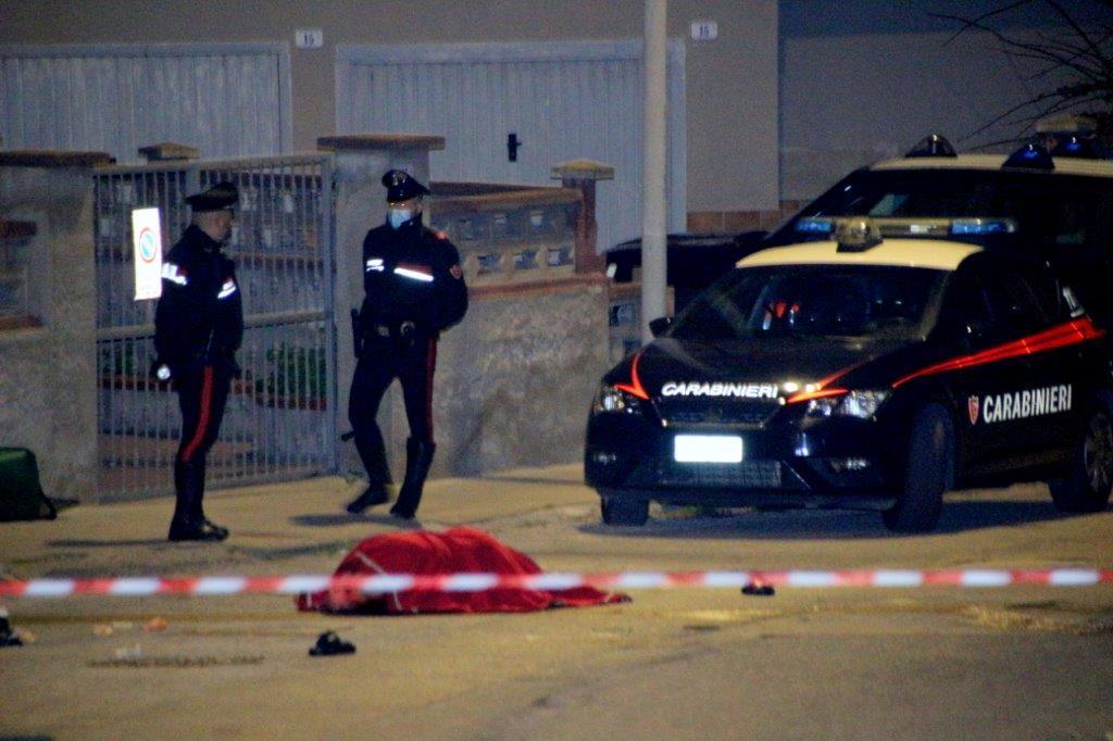 L'omicidio di Basilio Saladino in via Principessa Giovanna (foto Ivan Nuvoli)