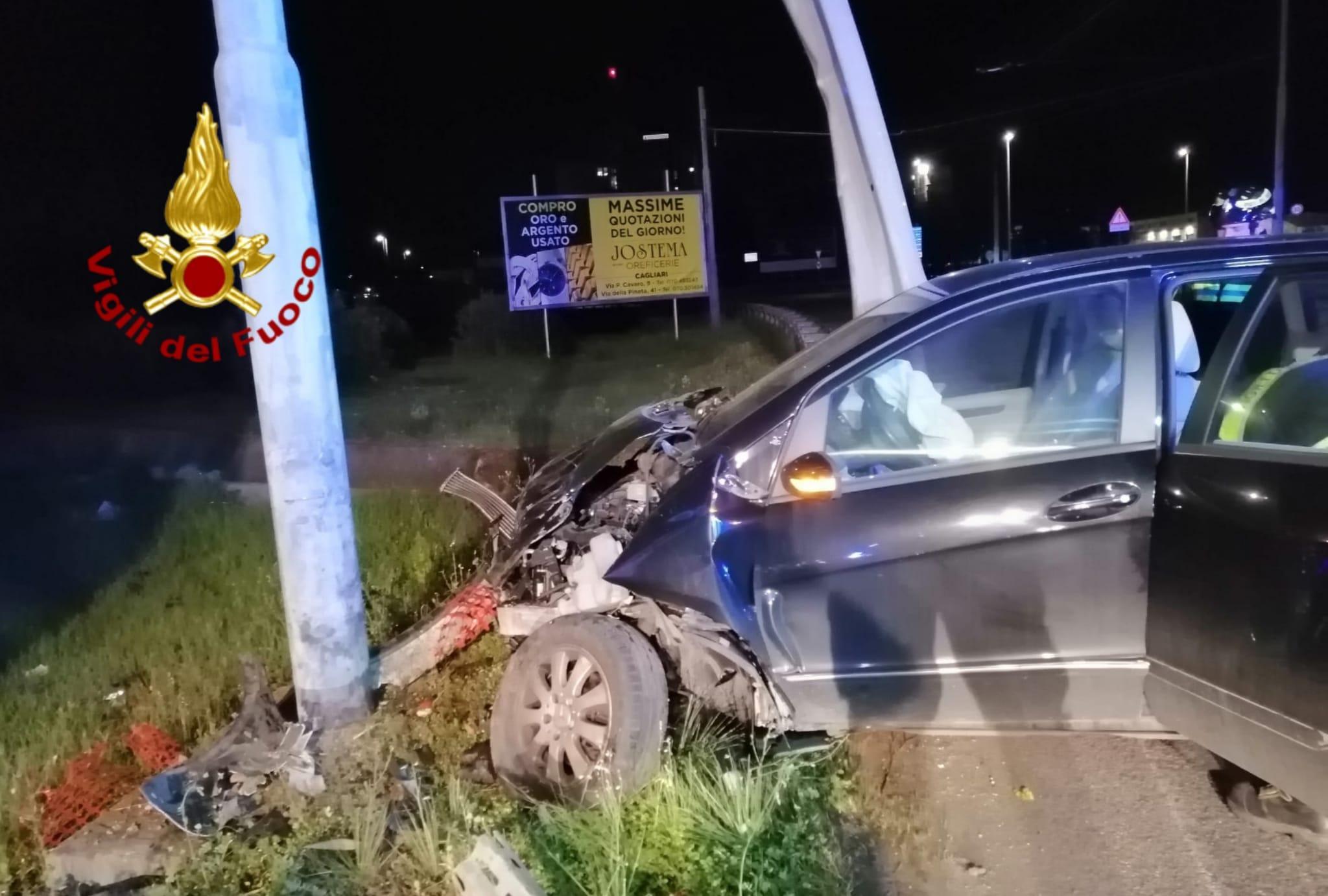 Incidente alla rotatoria tra Cagliari e Quartu (foto Mario Rosas)