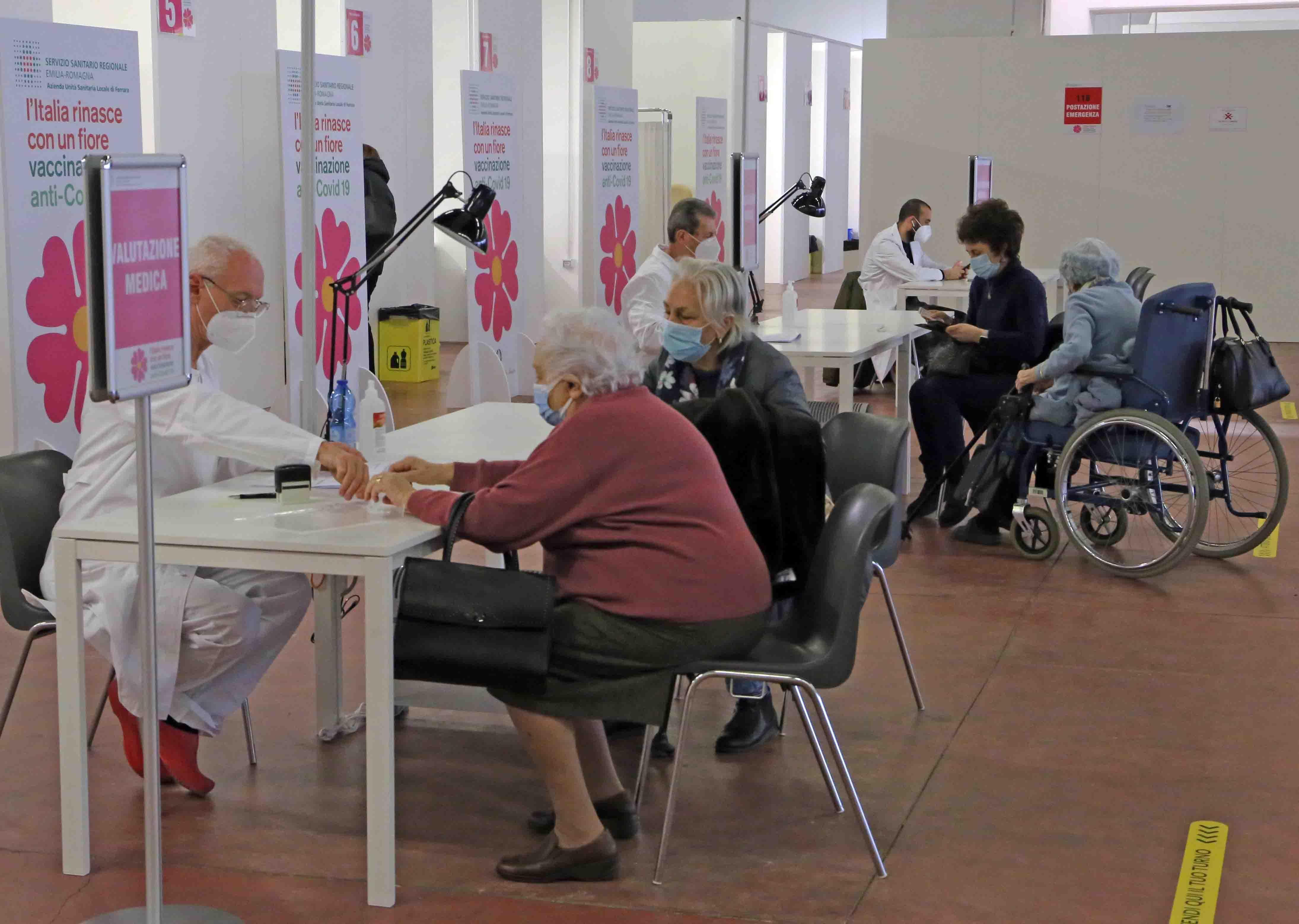 Vaccinazioni antiCovid, l'Asl riorganizza gli orari