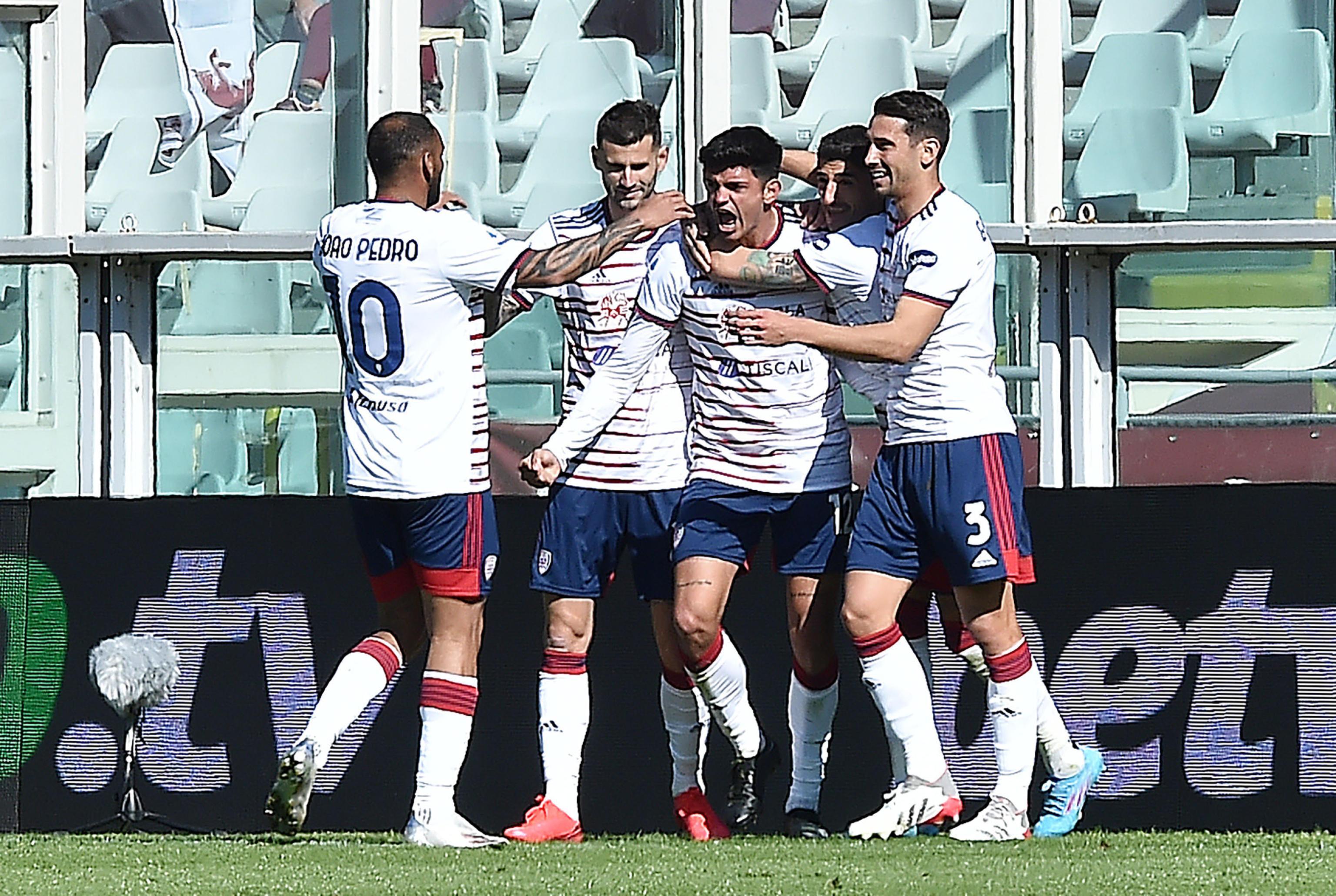 Rossoblù in festa dopo il gol di Bellanova