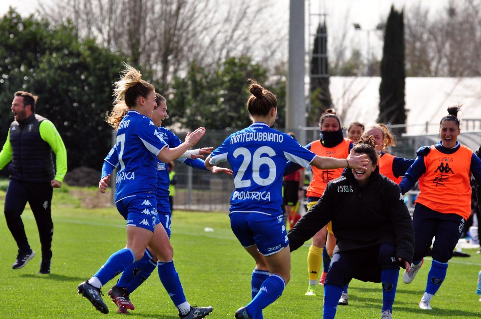 L'esultanza di Monterubbiano dopo il gol del vantaggio (foto Empoli Fc)