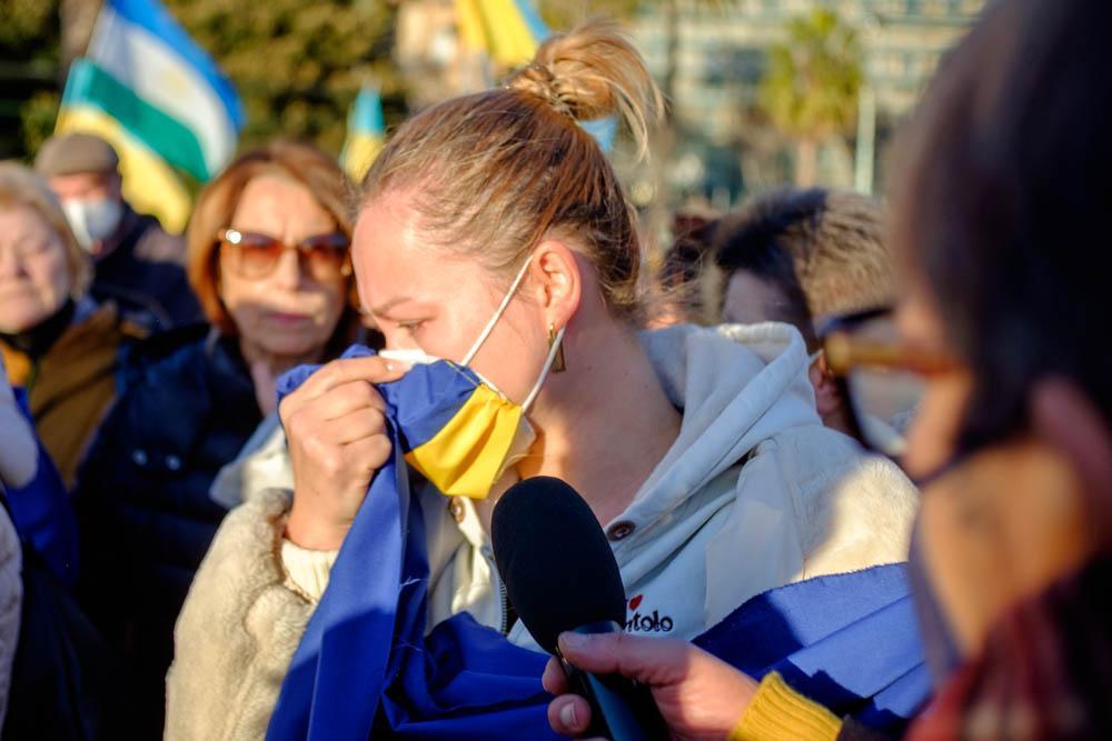 Una cittadina ucraina alla manifestazione per la pace a Cagliari (foto Mario Rosas)