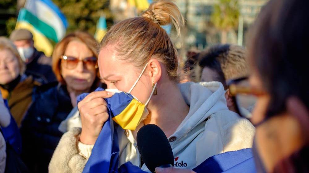 Una cittadina ucraina alla manifestazione per la pace a Cagliari (foto Mario Rosas)