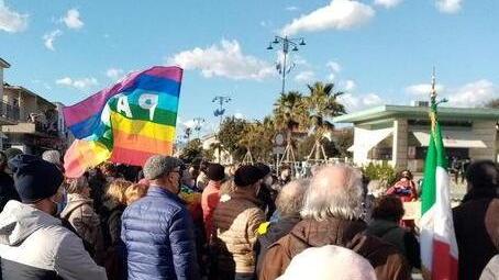 Manifestazione in Passeggiata, Viareggio dice no alla guerra. Don Luigi: «Fedeli in piazza»