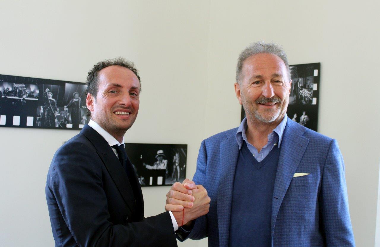 “La prima estate” scalda la Versilia, ma il sindaco Del Dotto attacca Enrico Rossi: «Per colpa sua persi tre anni» 
