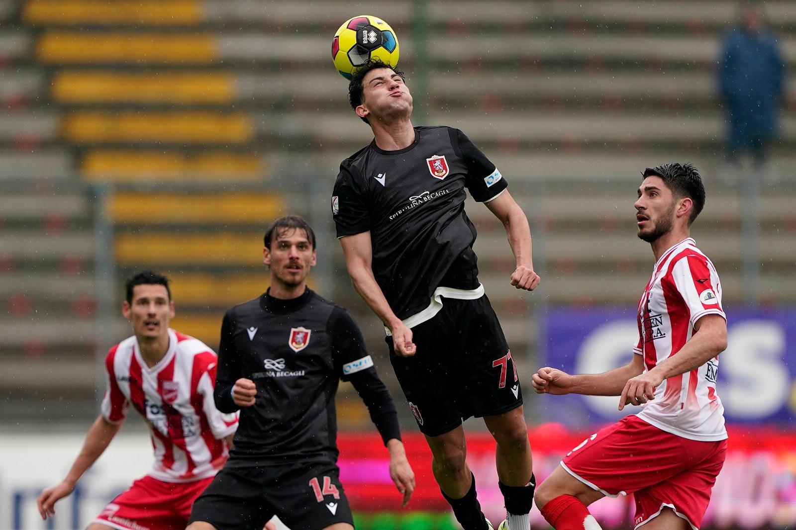 Il Grosseto lotta in casa del Teramo, ma non riesce a evitare la sconfitta (Foto Teramo Calcio)