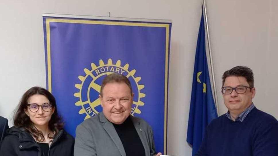 Il Rotary dona cinque tablet per gli alunni