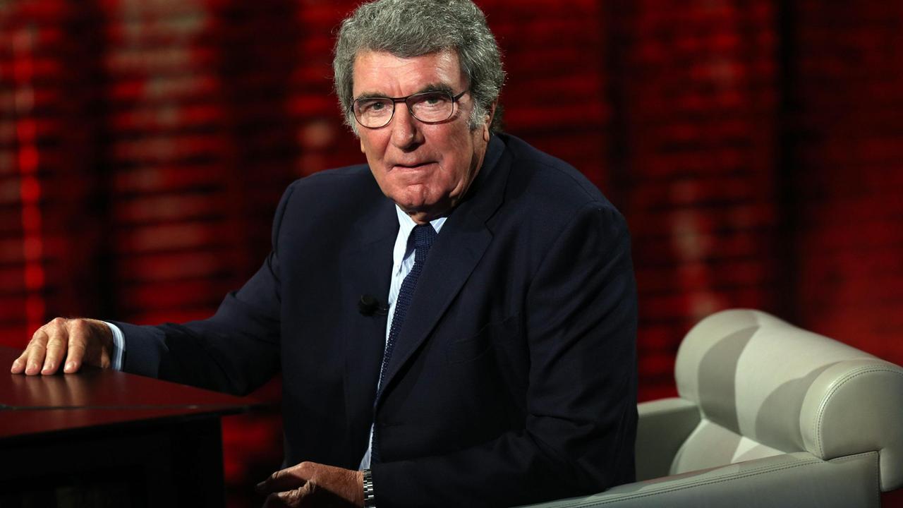 Gli 80 anni del mito Dino Zoff: «Le mie prime parate? Con nonna Adelaide che mi tirava le prugne»