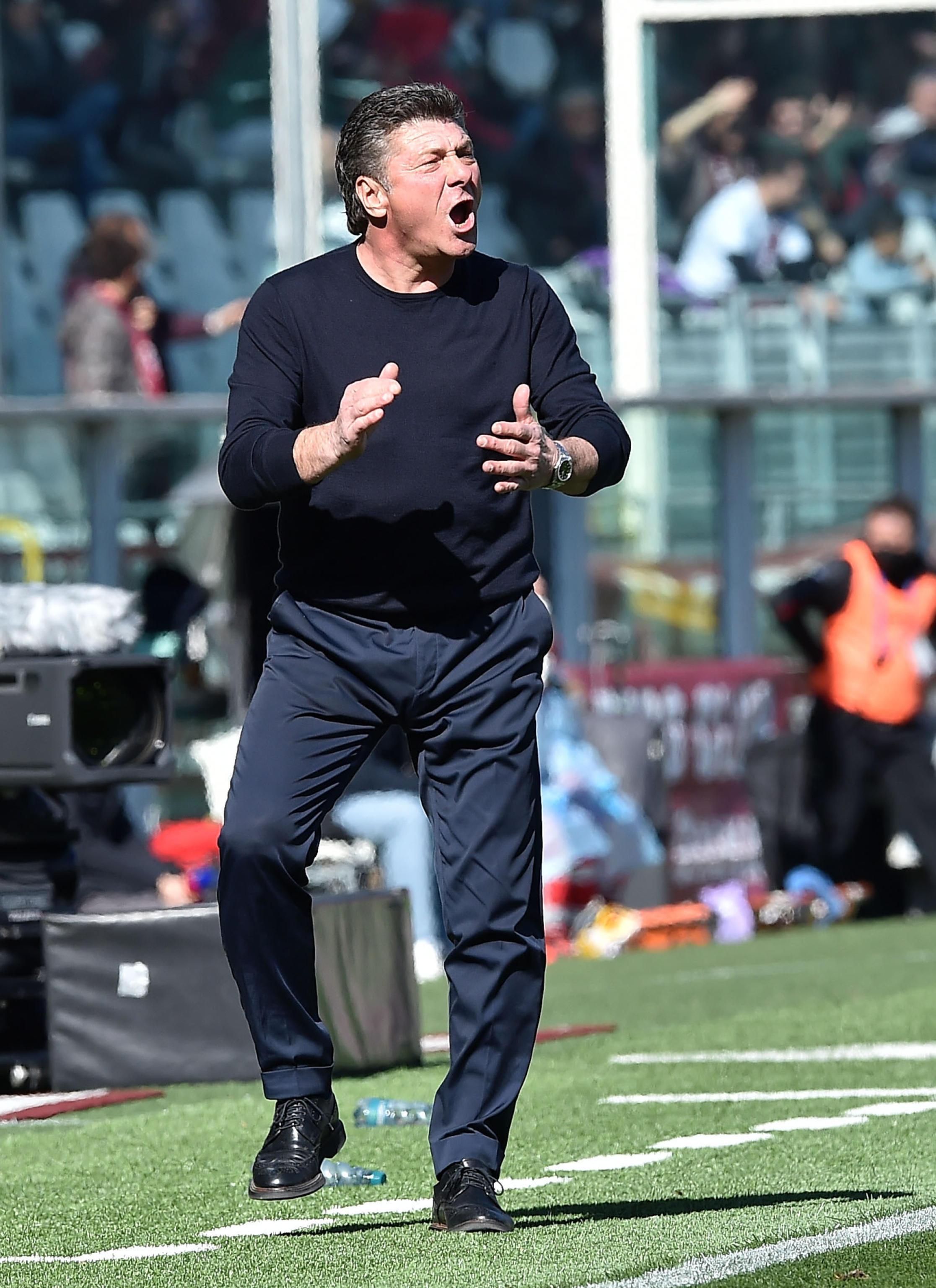 La grinta di Walter Mazzarri, 60 anni. Il tecnico è subentrato a Semplici dopo la 3a giornata