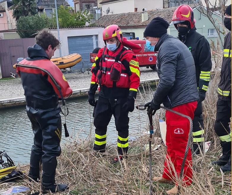Salvata dopo l’incidente poi l’anziana si è spenta. Un suo salvatore: «Spiace, con me si era aperta» 