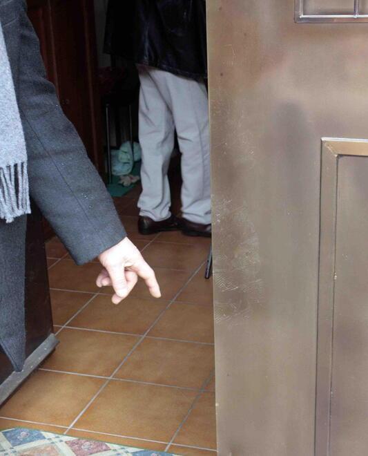 ladri hanno forzato la porta della canonica per compiere il furto