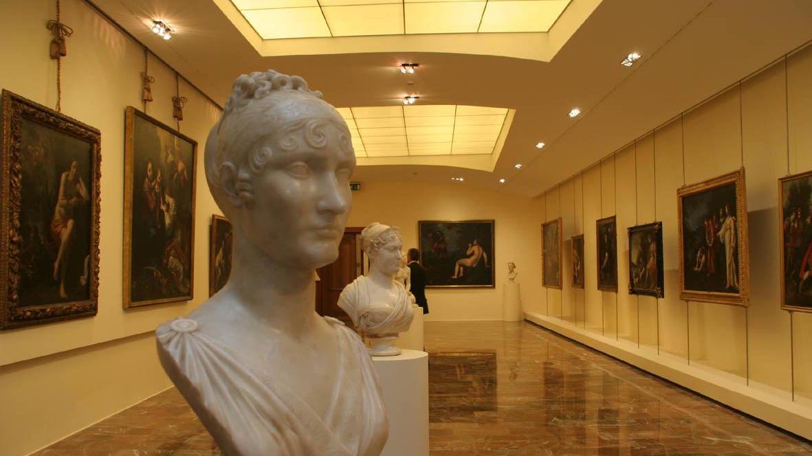 Alcune delle sculture e dipinti contenute nella Galleria di Palazzo degli Alberti a Prato