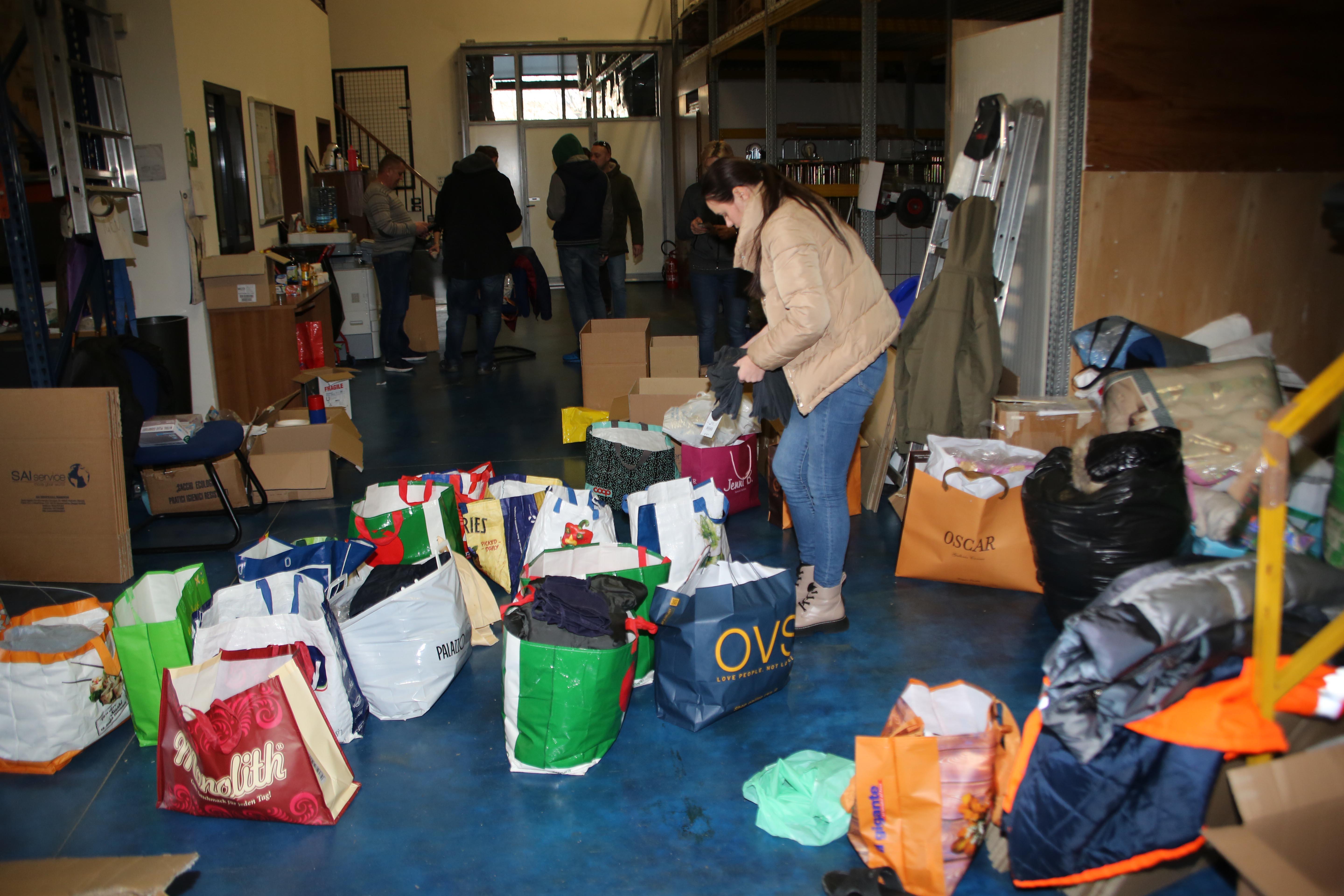 Raccolta di generi alimentari e medicinali per i feriti. Reggio Emilia invia i primi pacchi per l'Ucraina