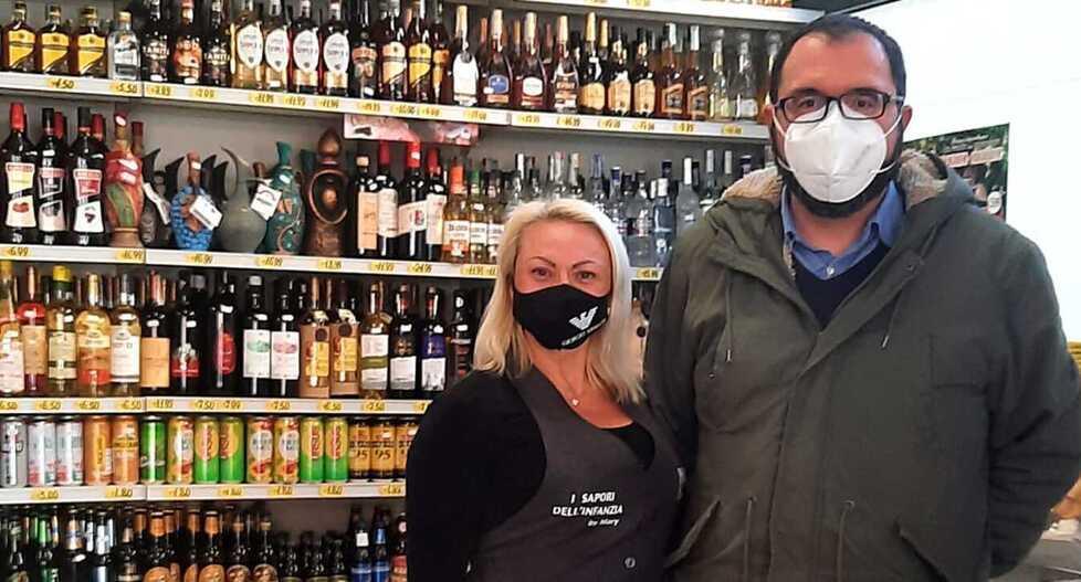 Il sindaco di Rubiera, Emanuele Cavallaro, con Mary Sova