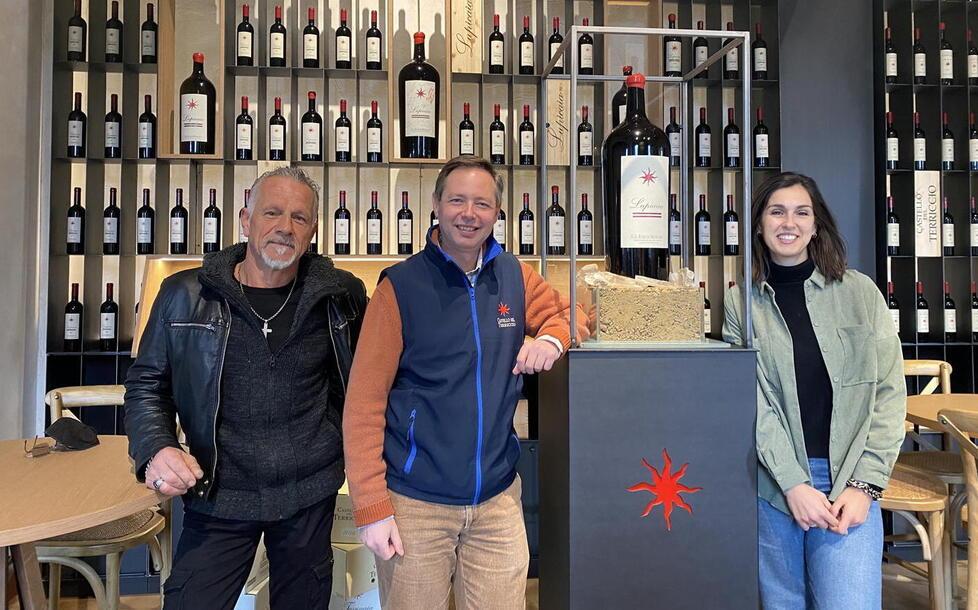 Spartaco Vadi, Vittorio Piozzo e Annalisa Gilli nella cantina dell’azienda