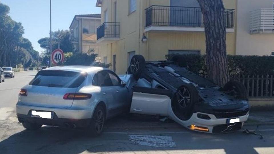 Lido di Camaiore, all’incrocio maledetto tre incidenti in meno di 24 ore