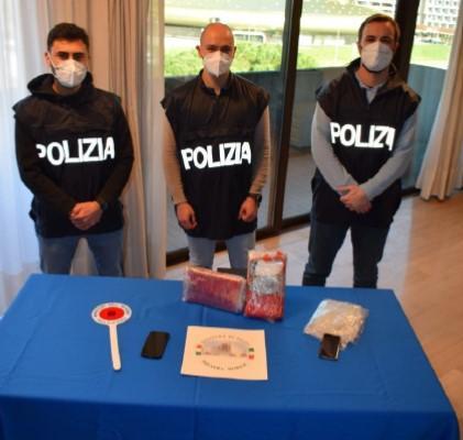 Corriere della droga arrestato al casello con 2,5 chili di cocaina 